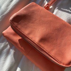 Cross-body bag. Many pockets.